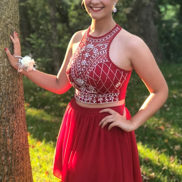 Red Homecoming/Prom Dress || 2 piece - Picture 3 of 5